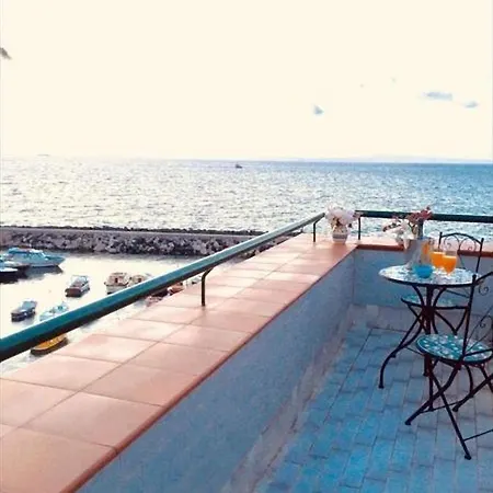 Relais Del Mare Con Terrazza Fronte Mare Free Parking Apartament Massa Lubrense