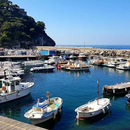 Relais Del Mare Con Terrazza Fronte Mare Free Parking Massa Lubrense