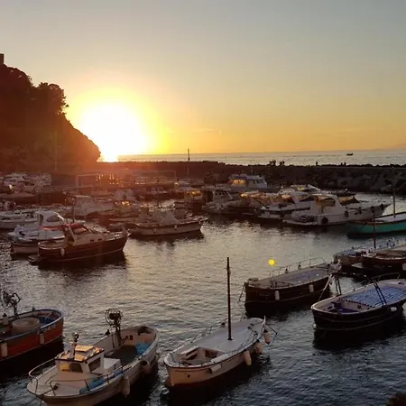 Relais Del Mare Con Terrazza Fronte Mare Free Parking Massa Lubrense