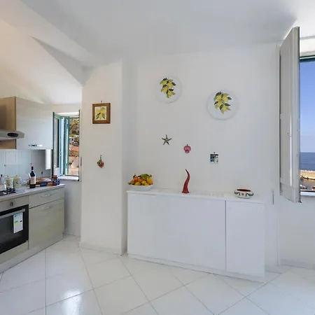 Relais Del Mare Con Terrazza Fronte Mare Free Parking Massa Lubrense